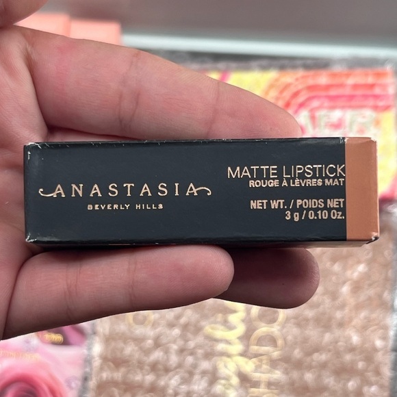 Anastasia Beverly Hills: Matte Lipstick (Blush Brown) - Picture 2 of 3